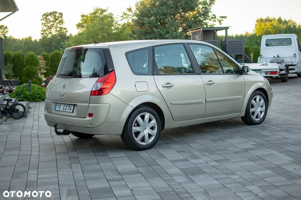 Renault Grand Scenic - 19