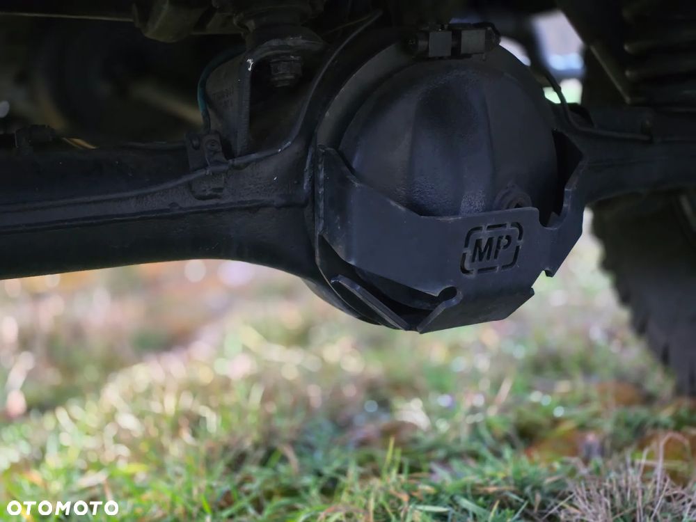 Land Rover Defender - 39