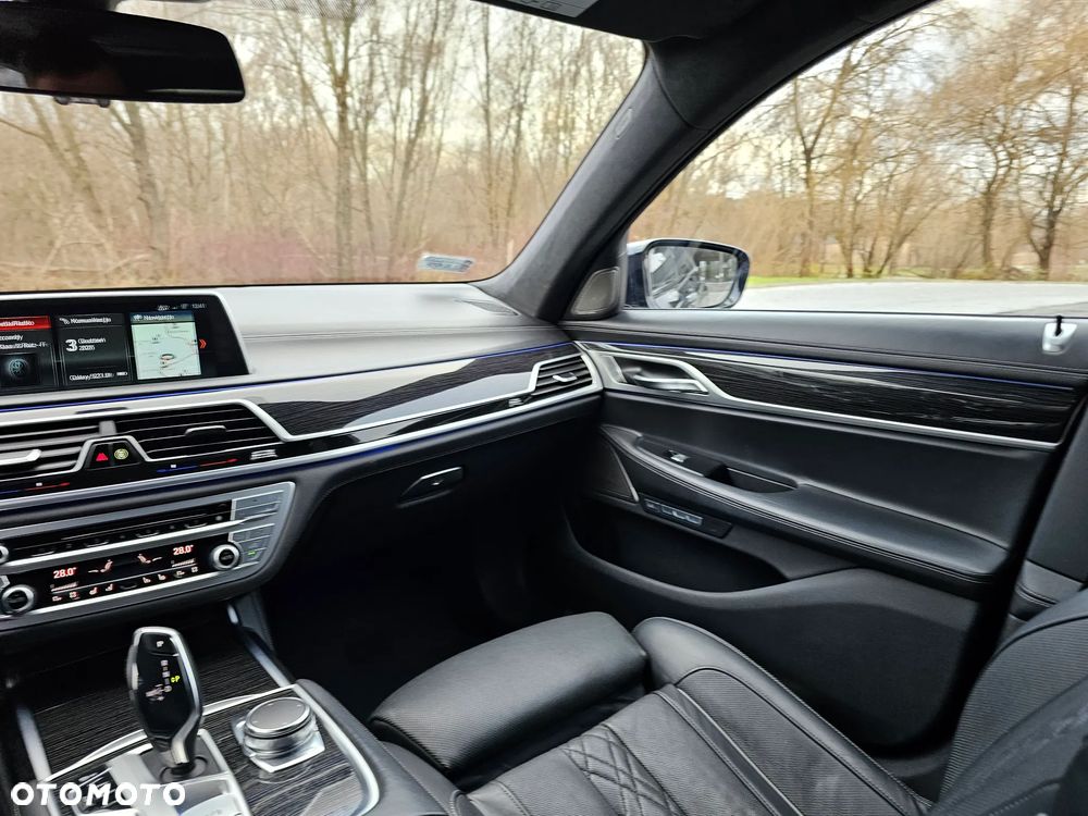 BMW Seria 7 740d xDrive - 31