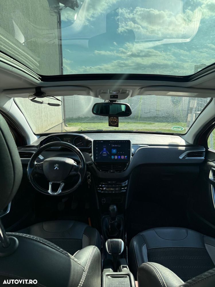 Peugeot 2008 1.2 PureTech Turbo Allure - 5