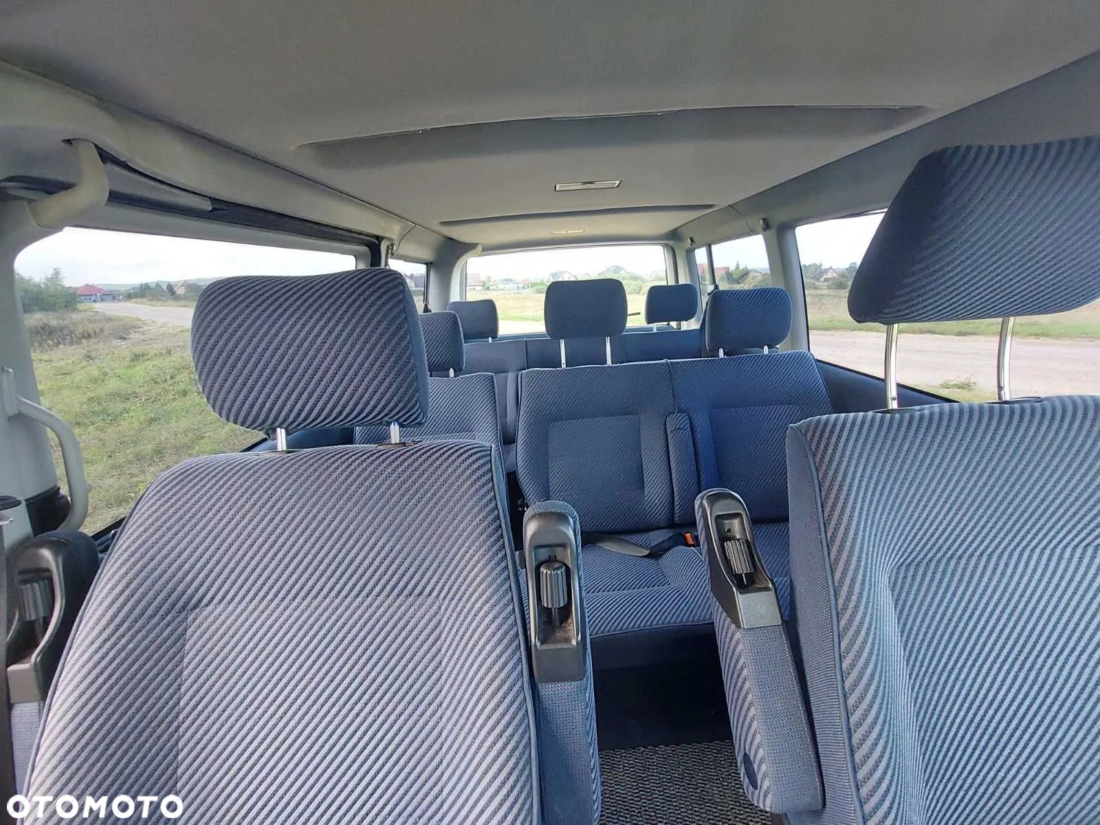 Volkswagen Caravelle - 6