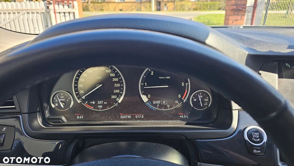 BMW Seria 5 525d xDrive - 15