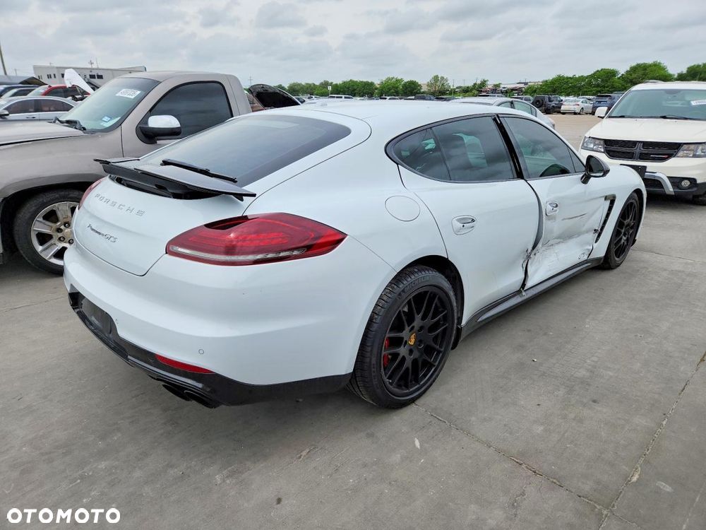 Porsche Panamera - 4