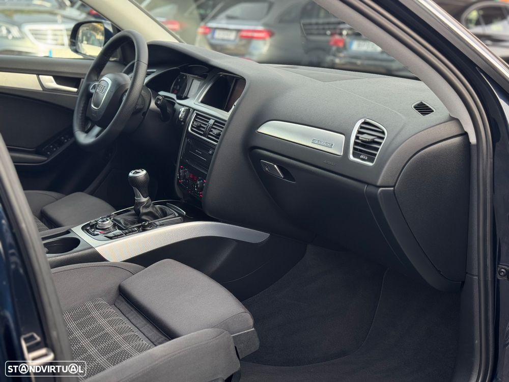 Audi A4 2.0 TDI DPF quattro Attraction - 17