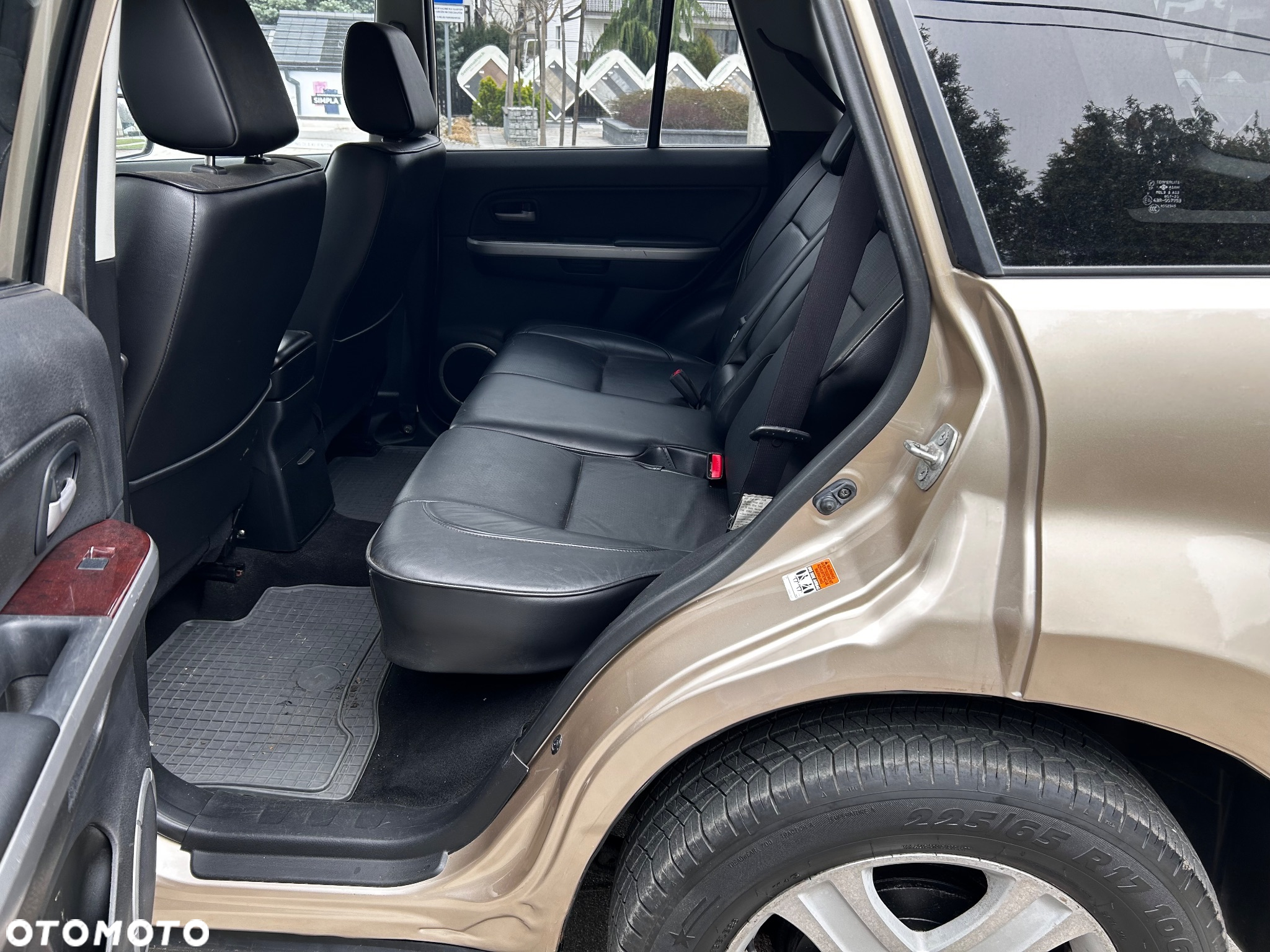 Suzuki Grand Vitara 2.0 - 11