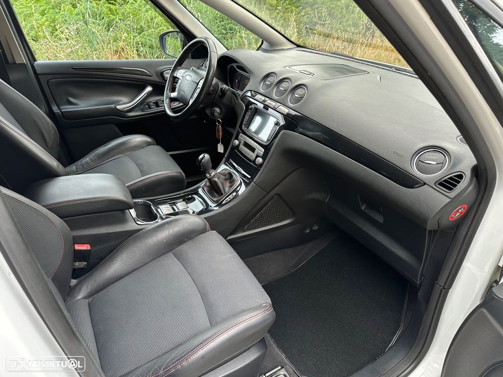 Ford S-Max 2.2 TDCi Titanium 7L - 29