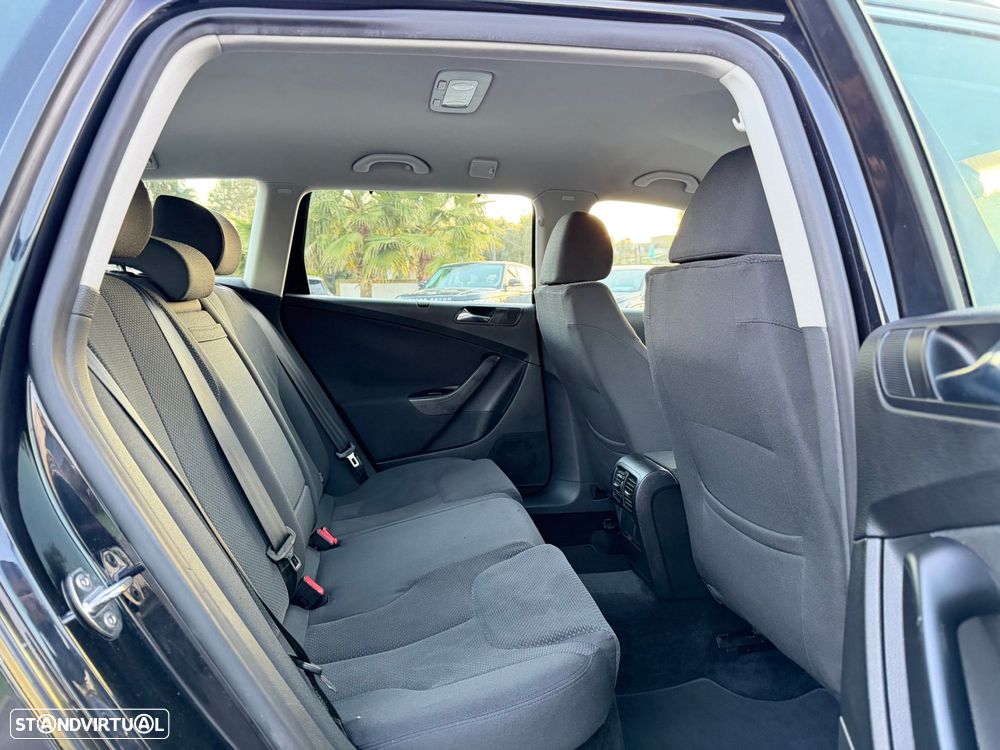 VW Passat Variant 2.0 TDI 4M Confortline - 31