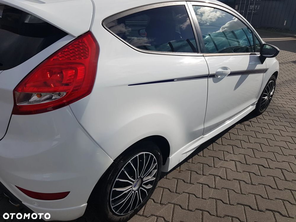 Ford Fiesta - 23