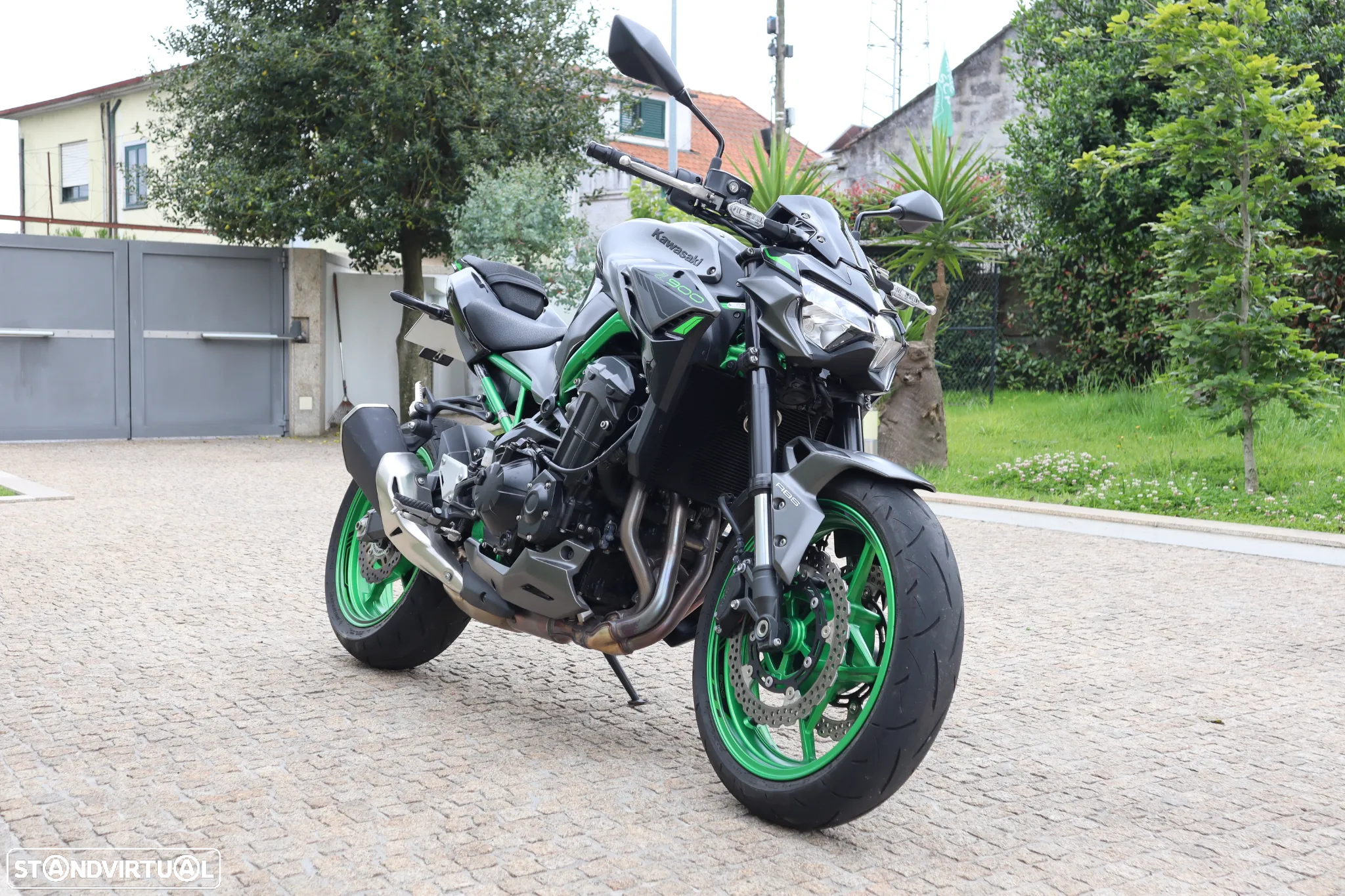 Kawasaki ZR 900F - 3