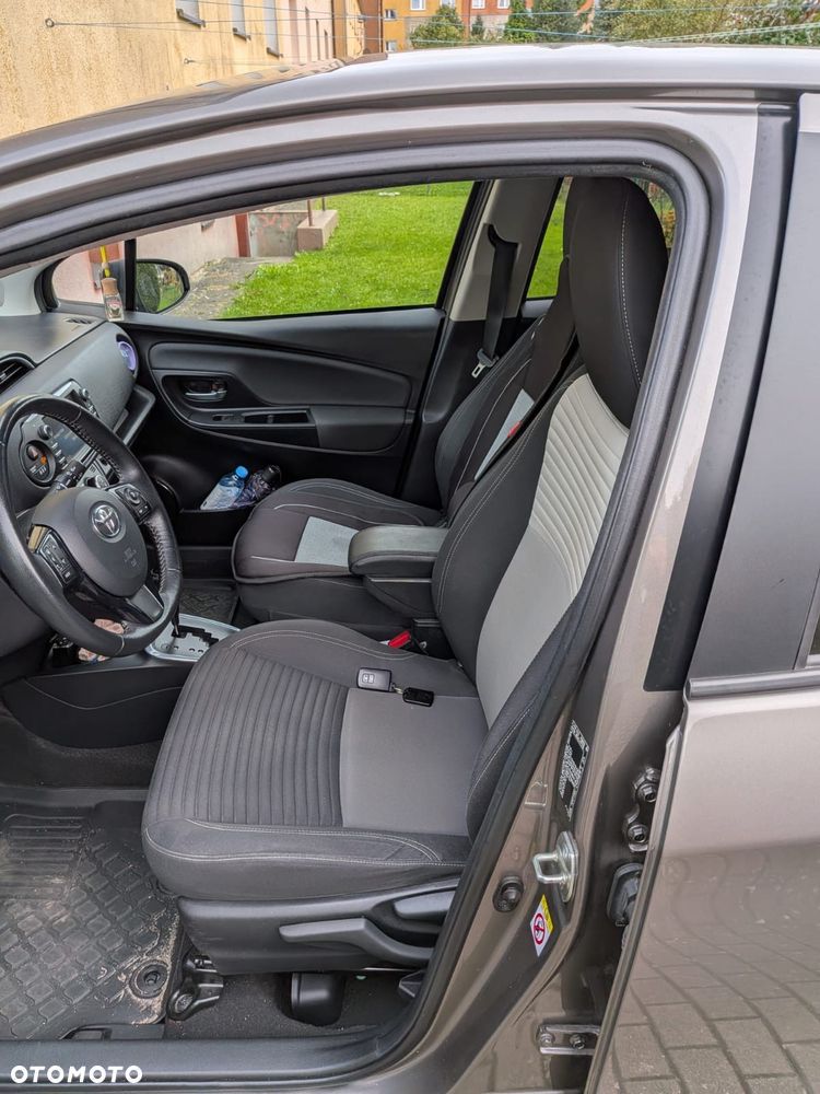Toyota Yaris 2017 photo 2