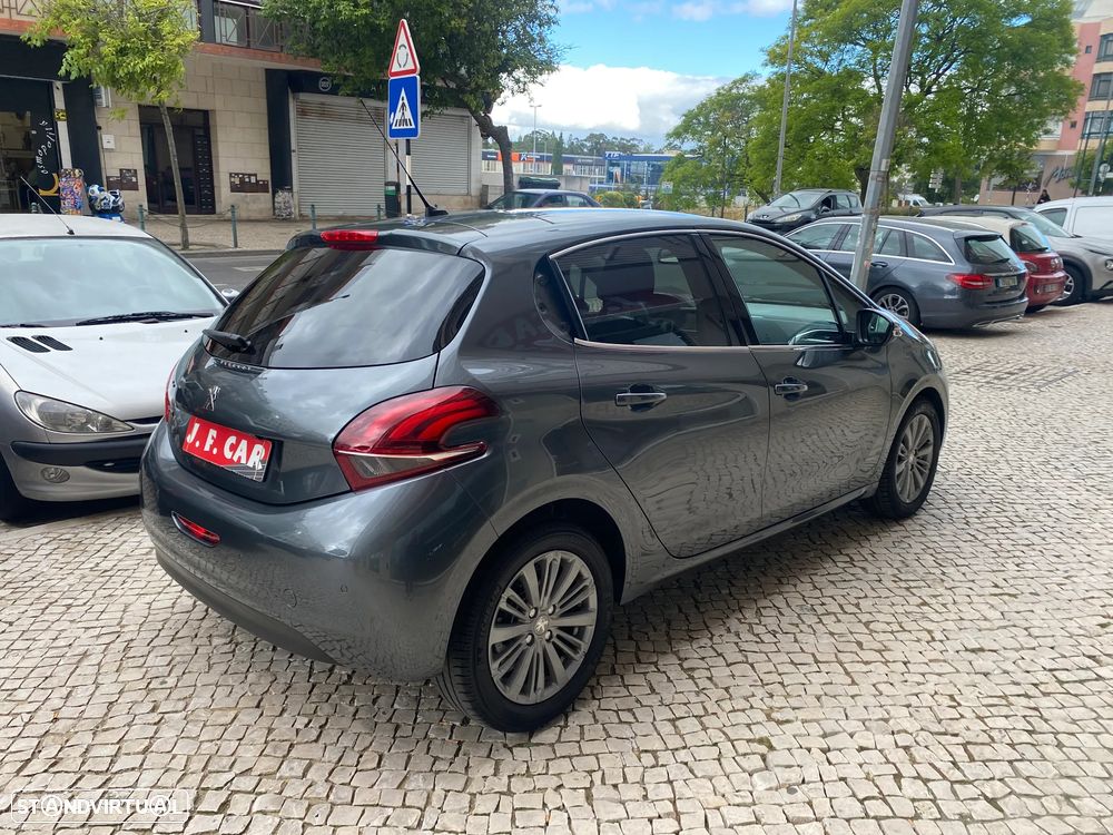 Peugeot 208 PureTech 110 Stop & Start Allure - 19