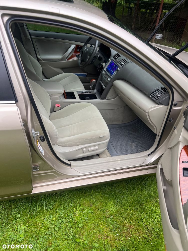 Toyota Camry - 18