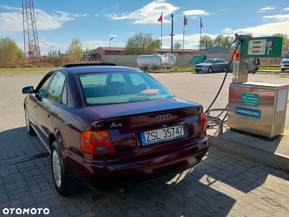 Audi A4 Limousine 1.8 - 12