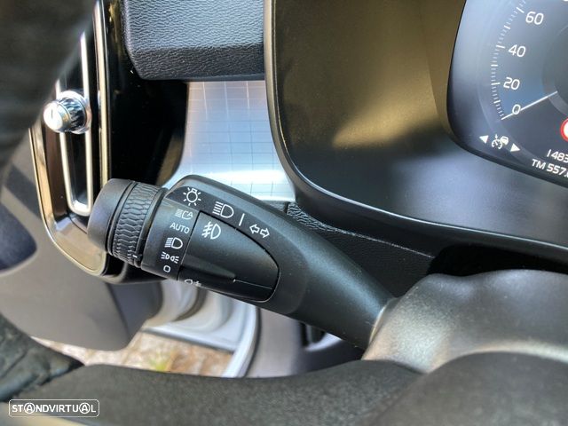 Volvo XC 40 T5 Twin Engine DKG Momentum Pro - 17