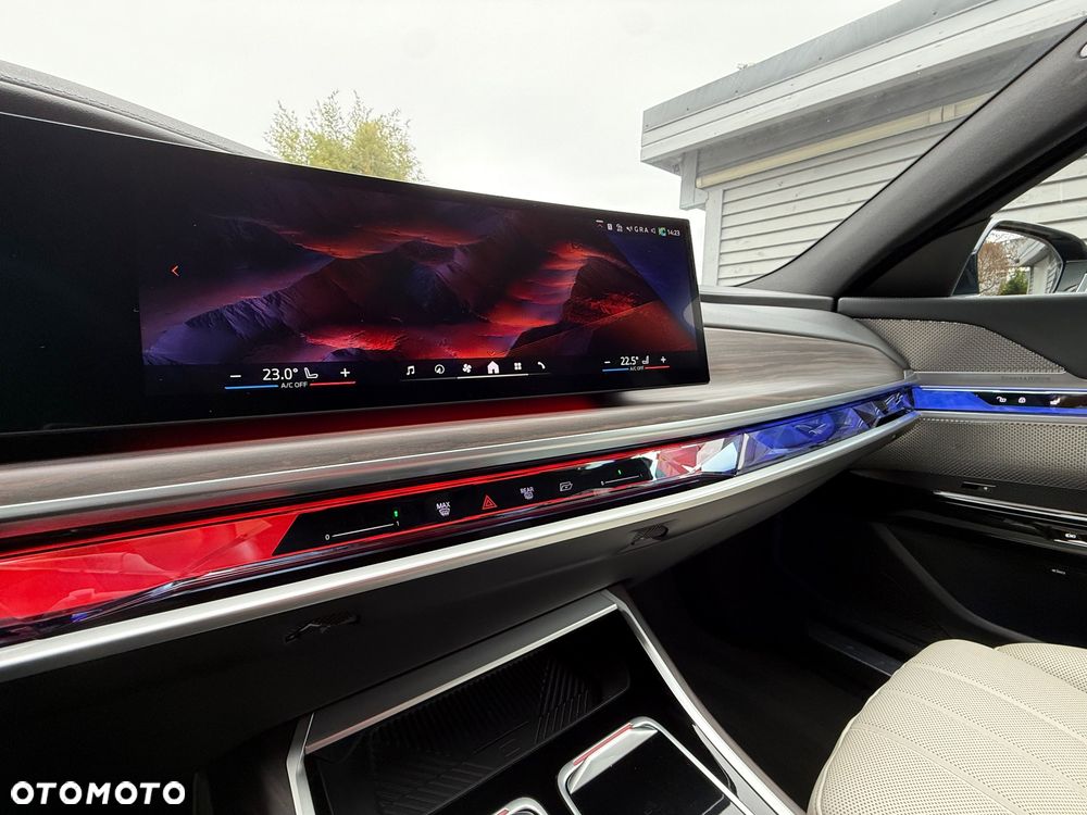 BMW Seria 7 - 16