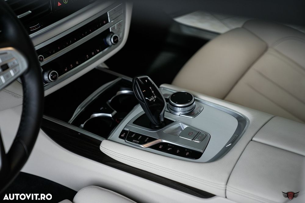 BMW Seria 7 745e - 11