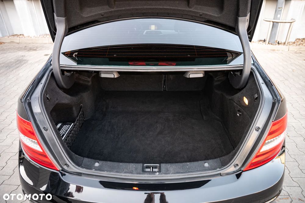 Mercedes-Benz Klasa C 220 CDI BlueEff 4-Matic Avantgarde - 20