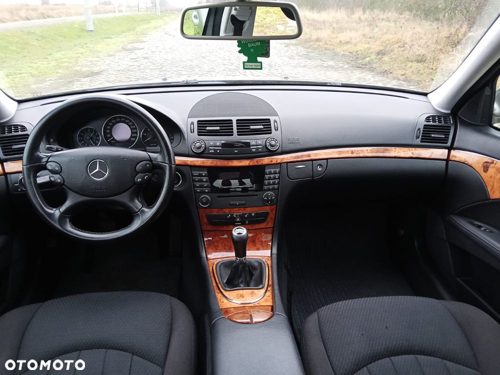 Mercedes-Benz Klasa E 200 CDI Elegance DPF - 13