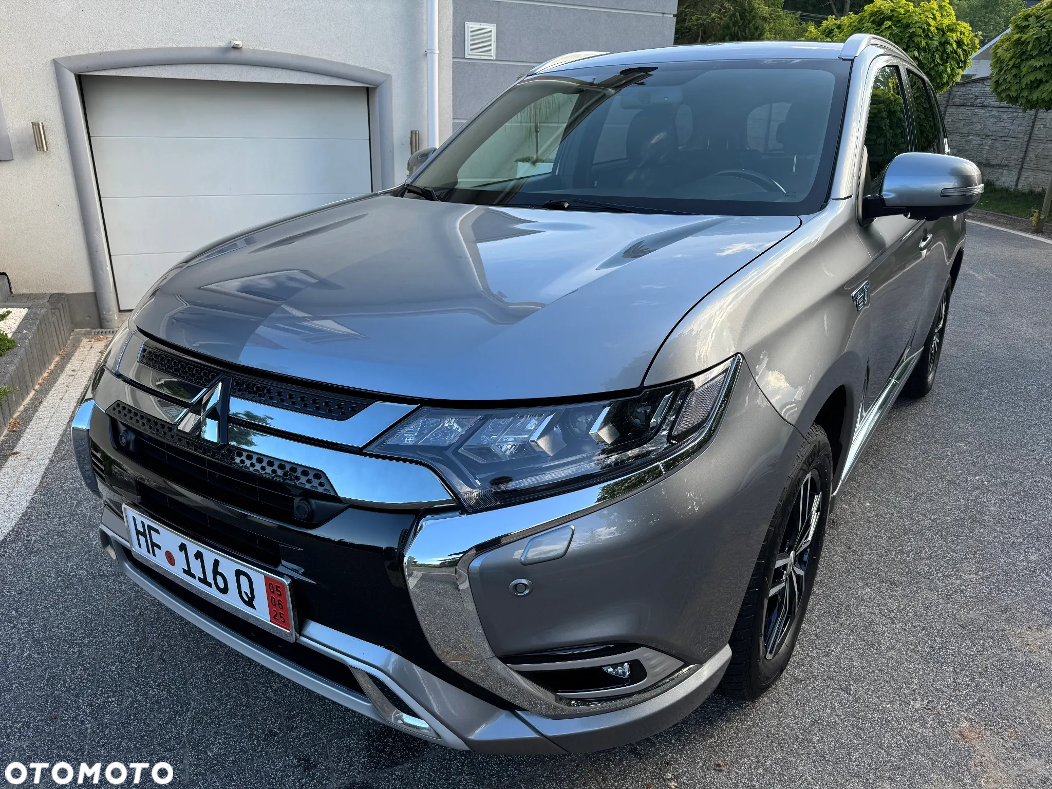 Mitsubishi Outlander - 2
