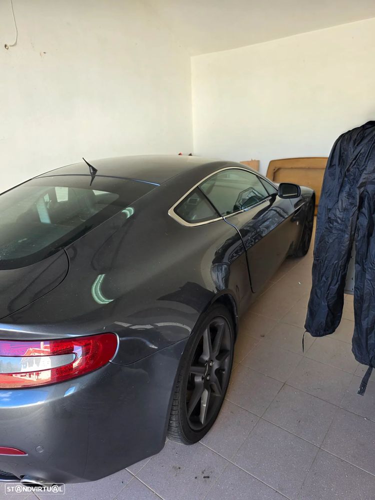 Aston Martin Vantage Coupe - 11