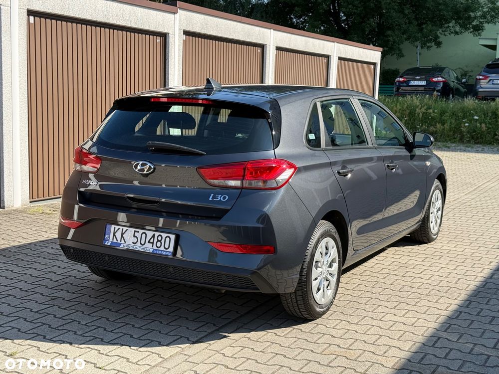 Hyundai i30 1.5 DPI Classic + - 23