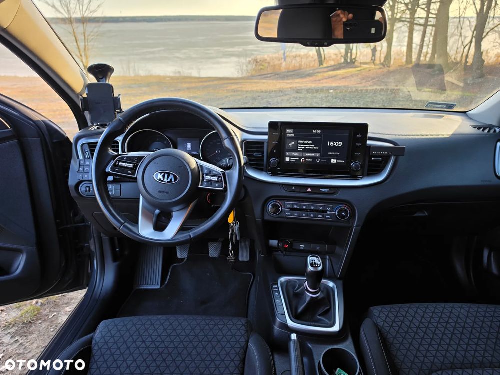Kia Ceed - 16