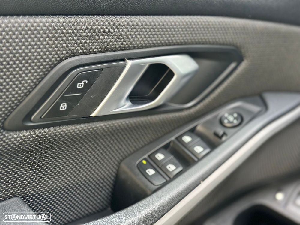 BMW 330 e Line Luxury Auto - 26