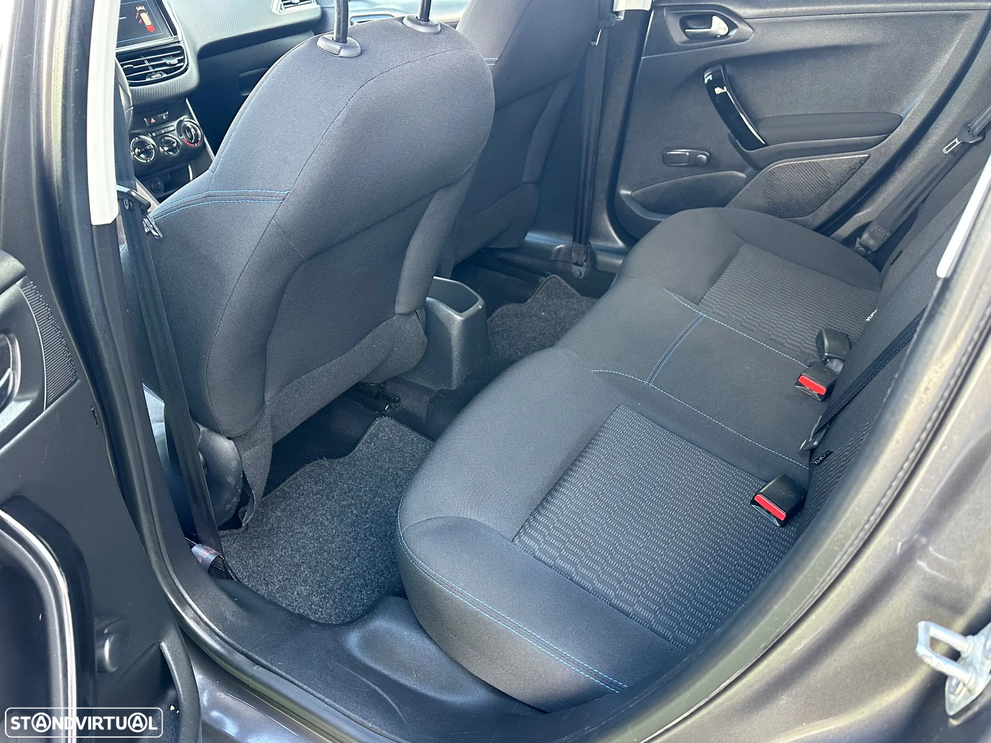 Peugeot 208 1.5 BlueHDi Signature - 5