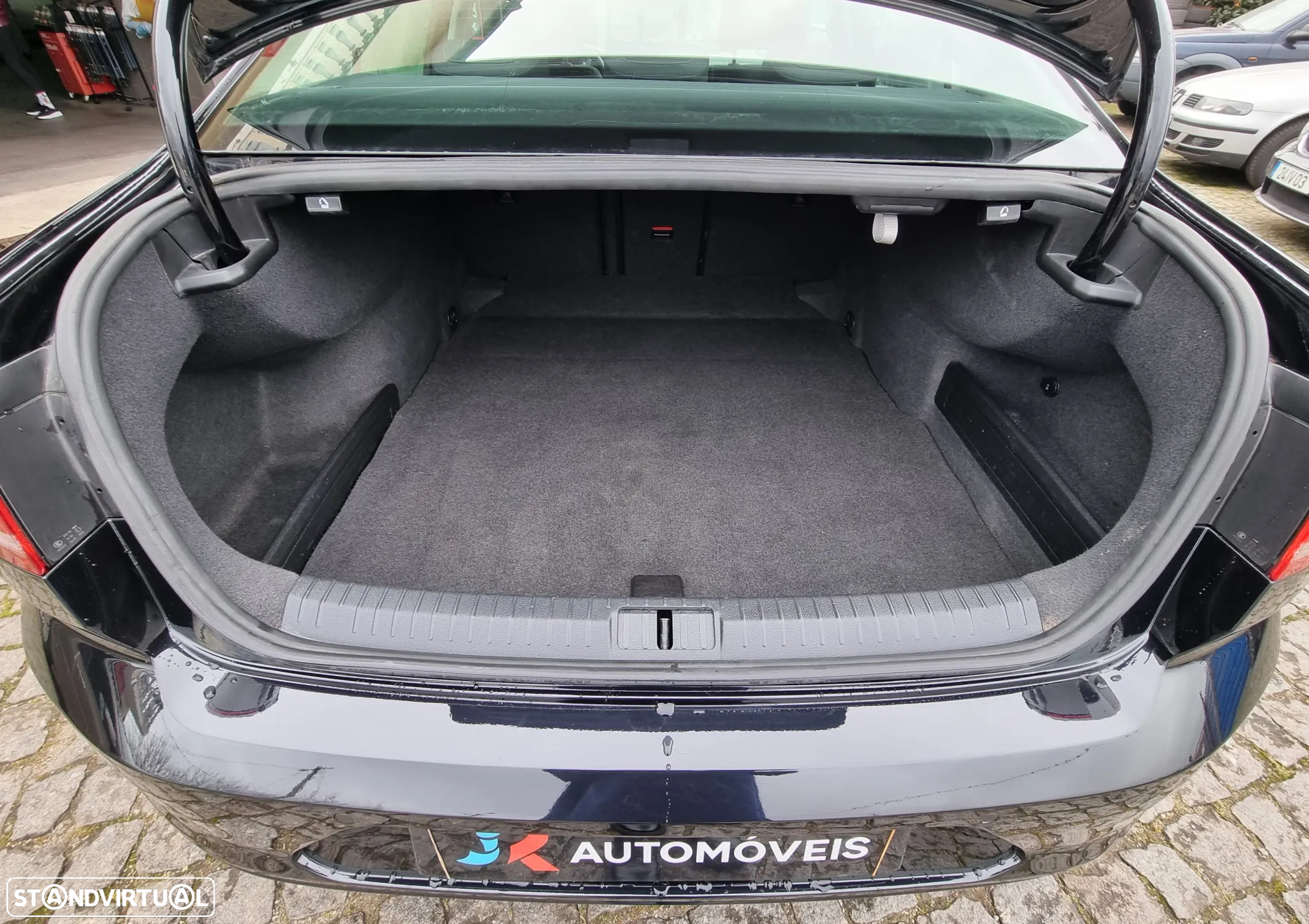 VW Passat 1.6 TDI Highline DSG - 25