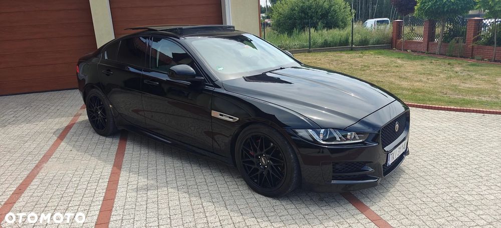 Jaguar XE 2.0 T R-Sport - 9