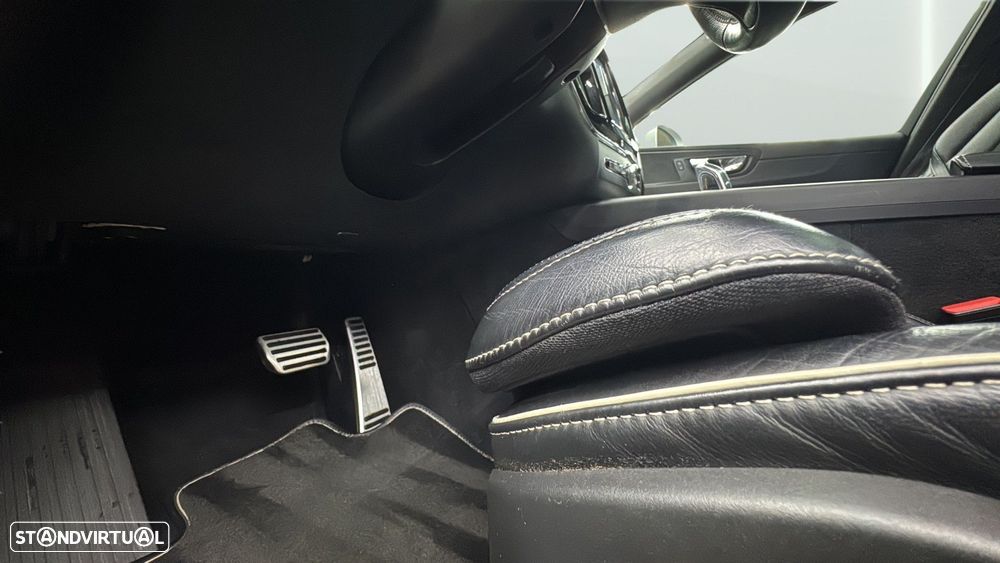 Volvo XC 60 2.0 T8 PHEV R-Design AWD - 19