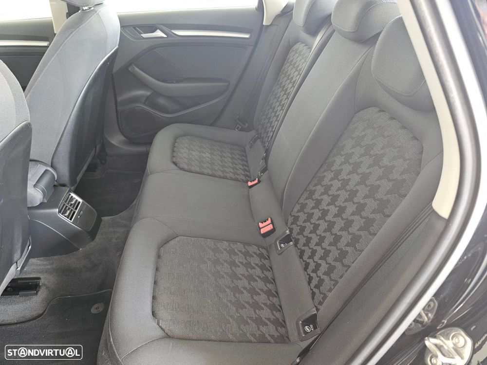 Audi A3 Sportback 1.6 TDI Attraction Ultra - 21