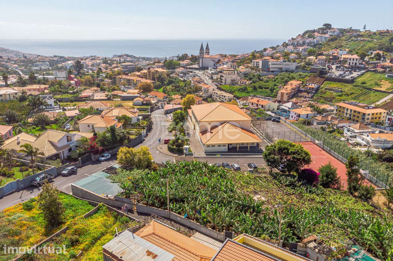 Terreno em Santo Antonio (Funchal) com 1770 m2 - Grande imagem: 3/18