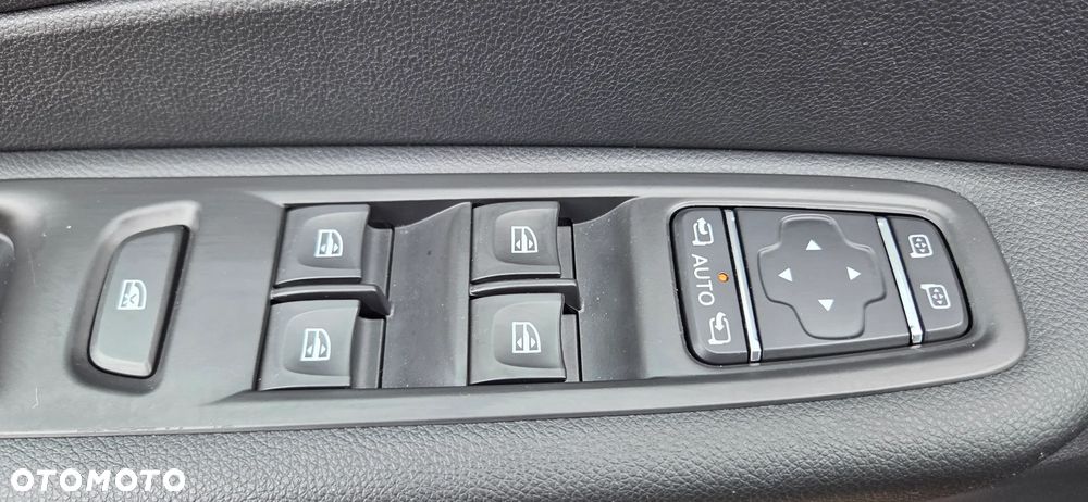 Renault Captur 1.2 Energy TCe XMOD EDC EU6 - 27