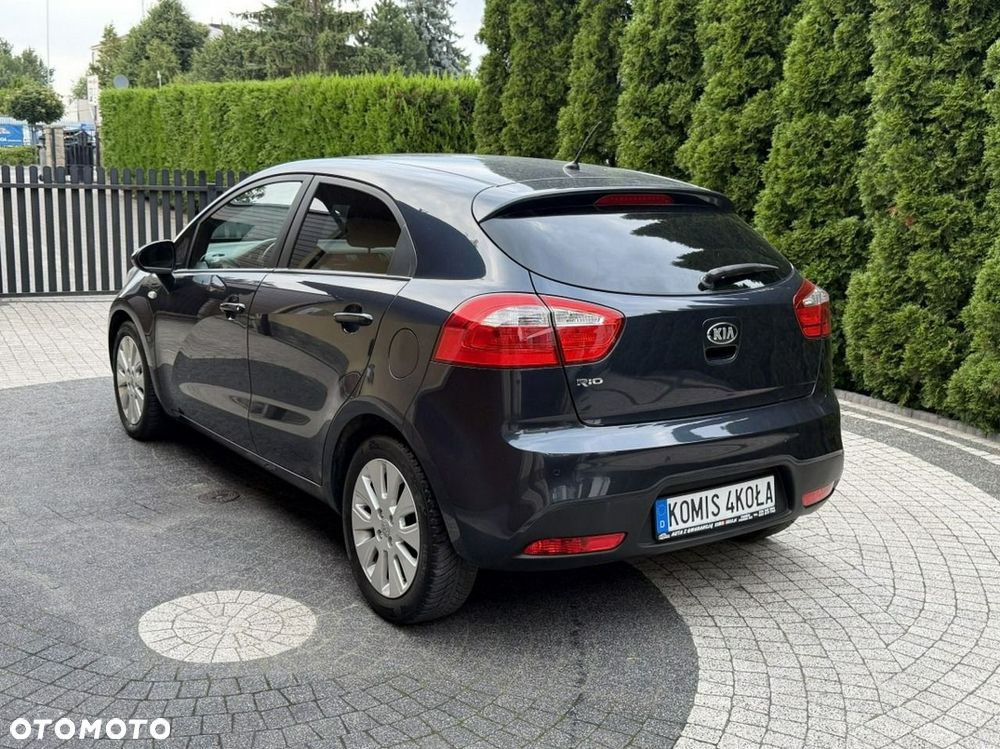 Kia Rio - 4