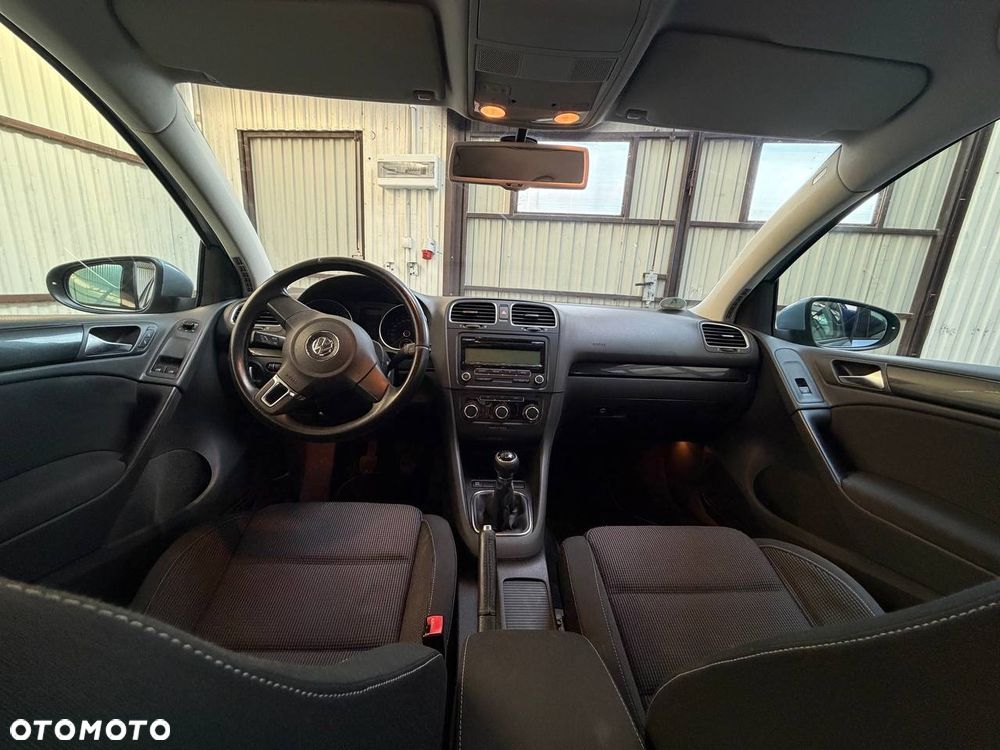 Volkswagen Golf - 6