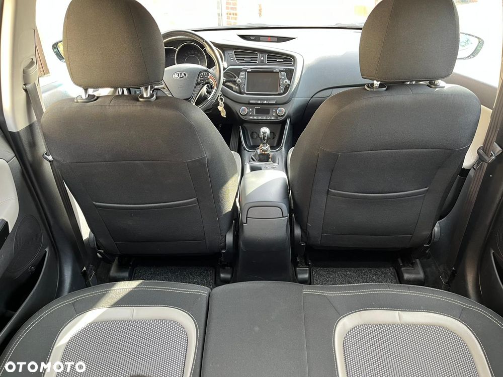 Kia Ceed 1.6 CRDi 128 Fifa World Cup Edition - 8