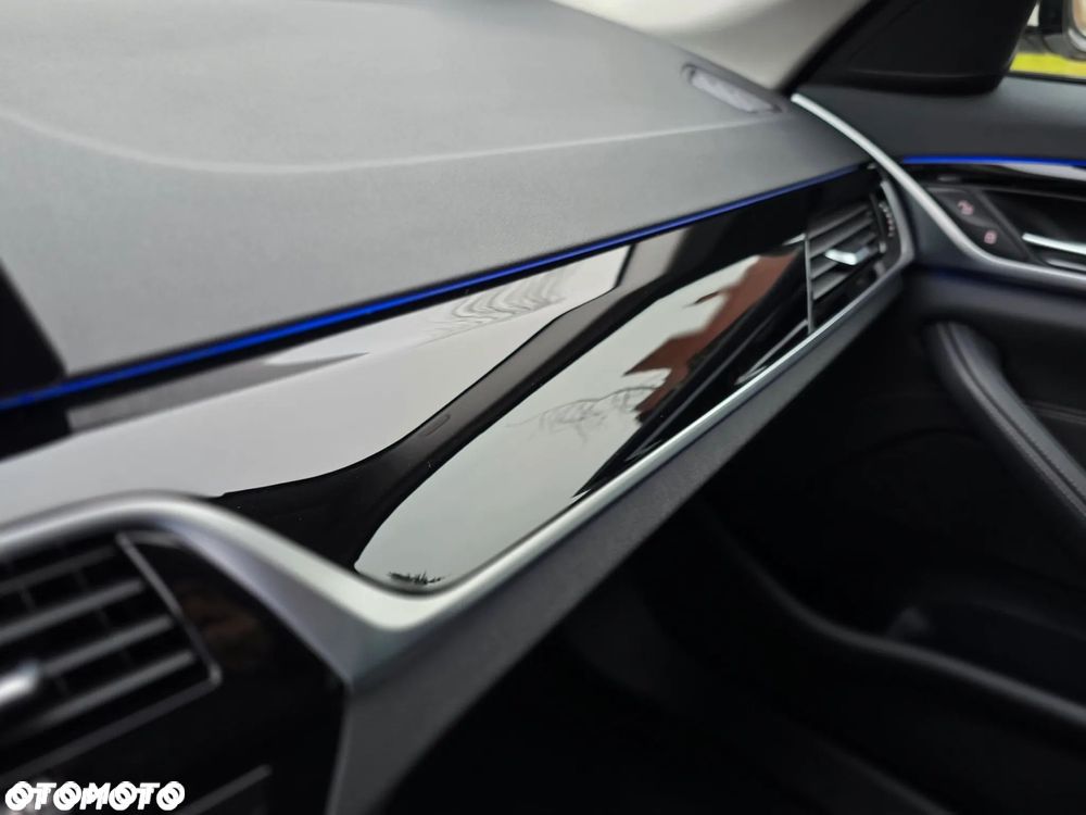 BMW Seria 5 530e iPerformance xDrive Sport Line sport - 29