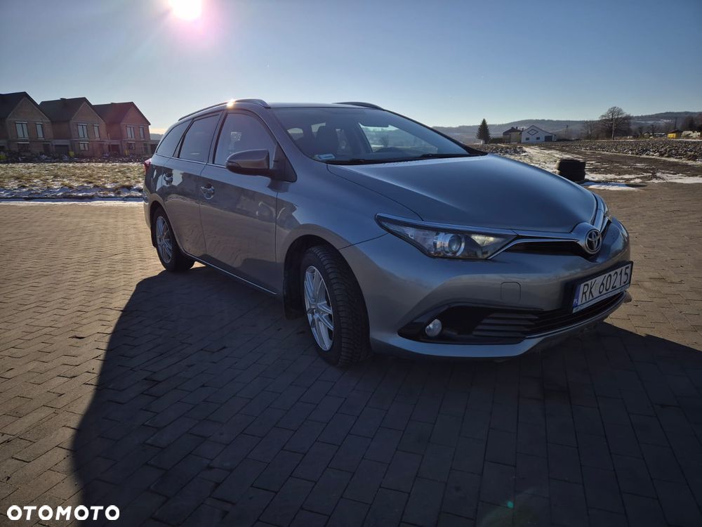 Toyota Auris 1.6 Premium Comfort - 2