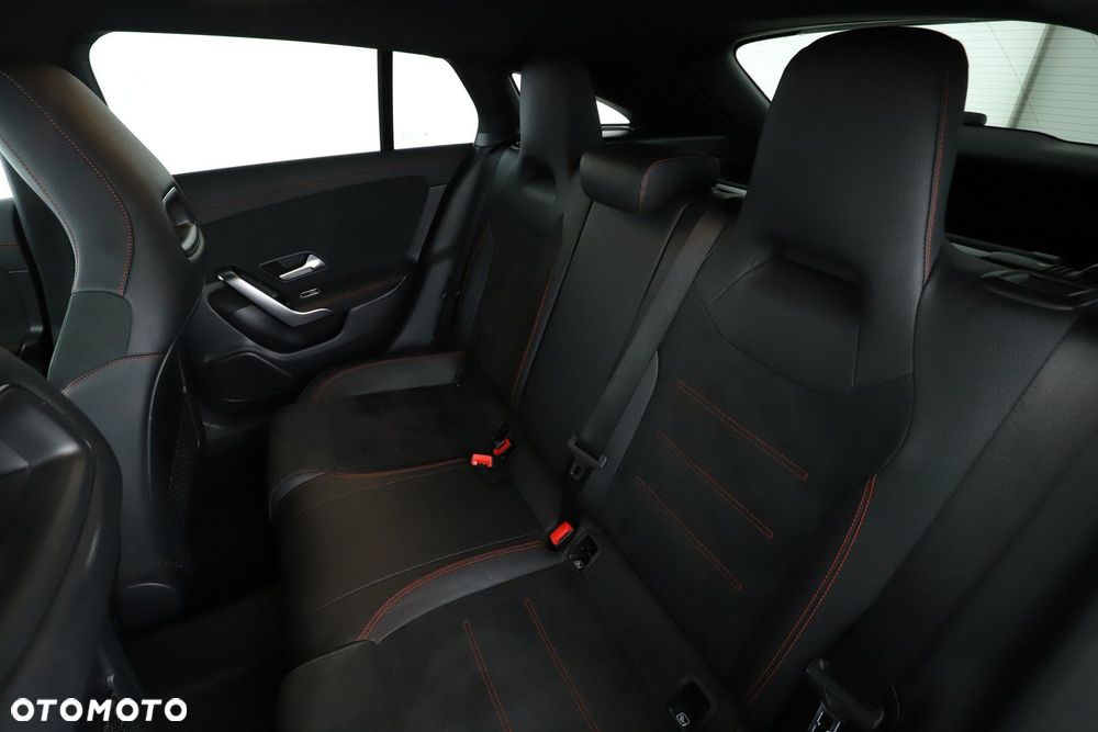 Mercedes-Benz CLA - 21