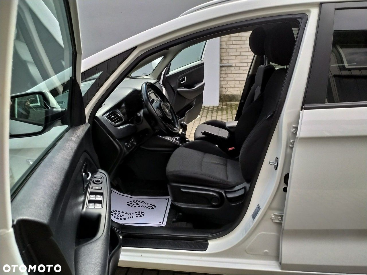 Kia Carens 1.7 CRDi Spirit - 15