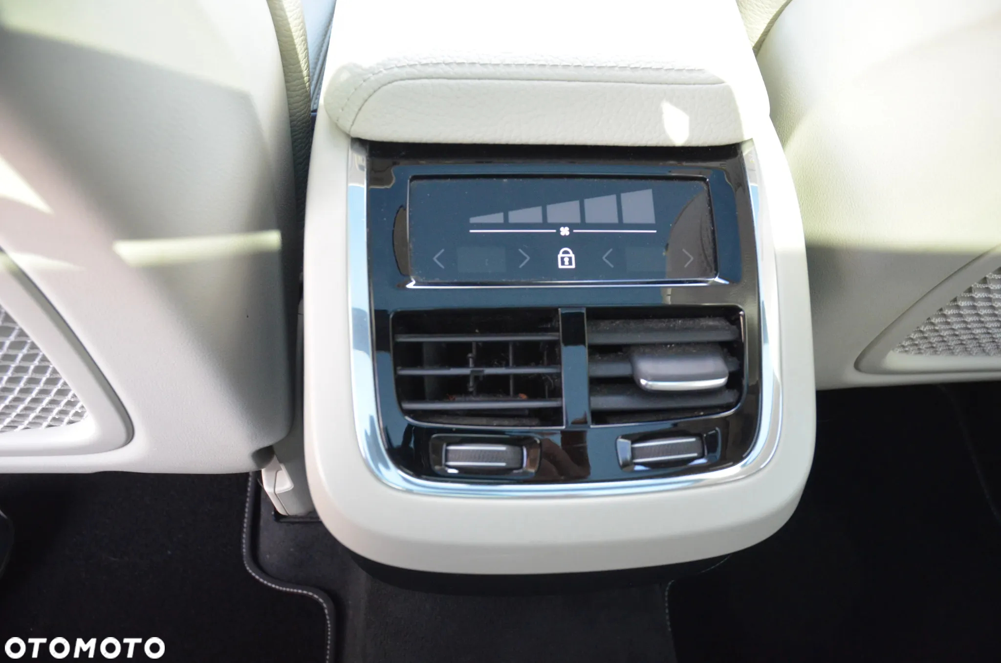 Volvo XC 60 T5 AWD Inscription - 34