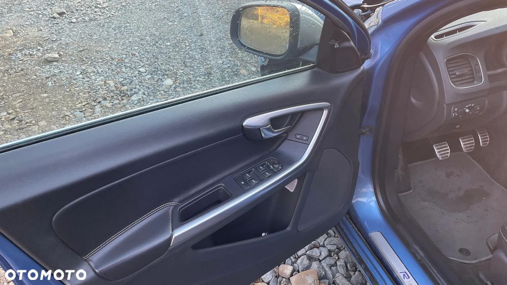 Volvo V60 D4 R-Design - 10