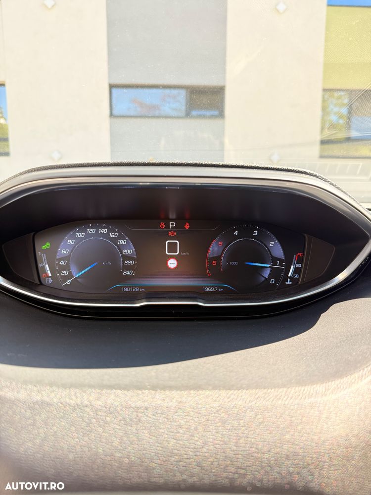 Peugeot 3008 BlueHDi 130 Stop & Start EAT8 Allure - 10