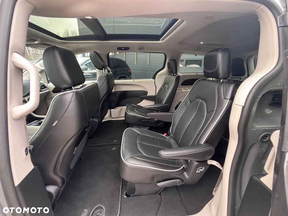 Chrysler Pacifica - 17