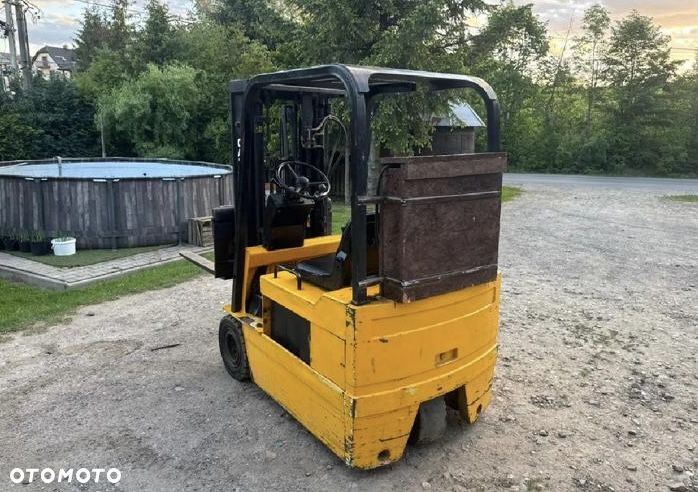 Caterpillar F35 - 10