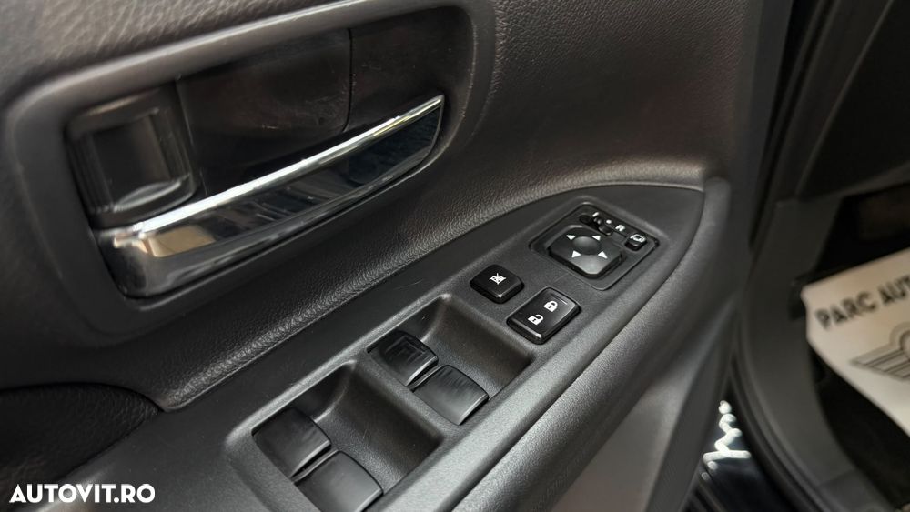 Mitsubishi Outlander - 33