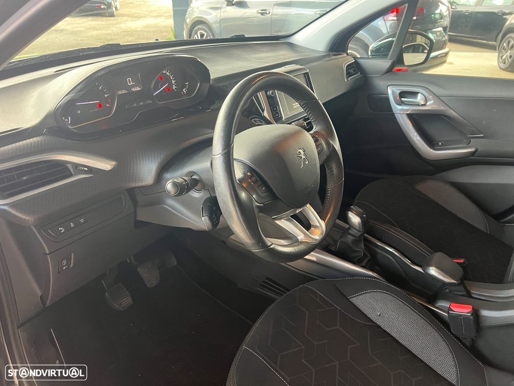 Peugeot 2008 1.2 PureTech Style - 12