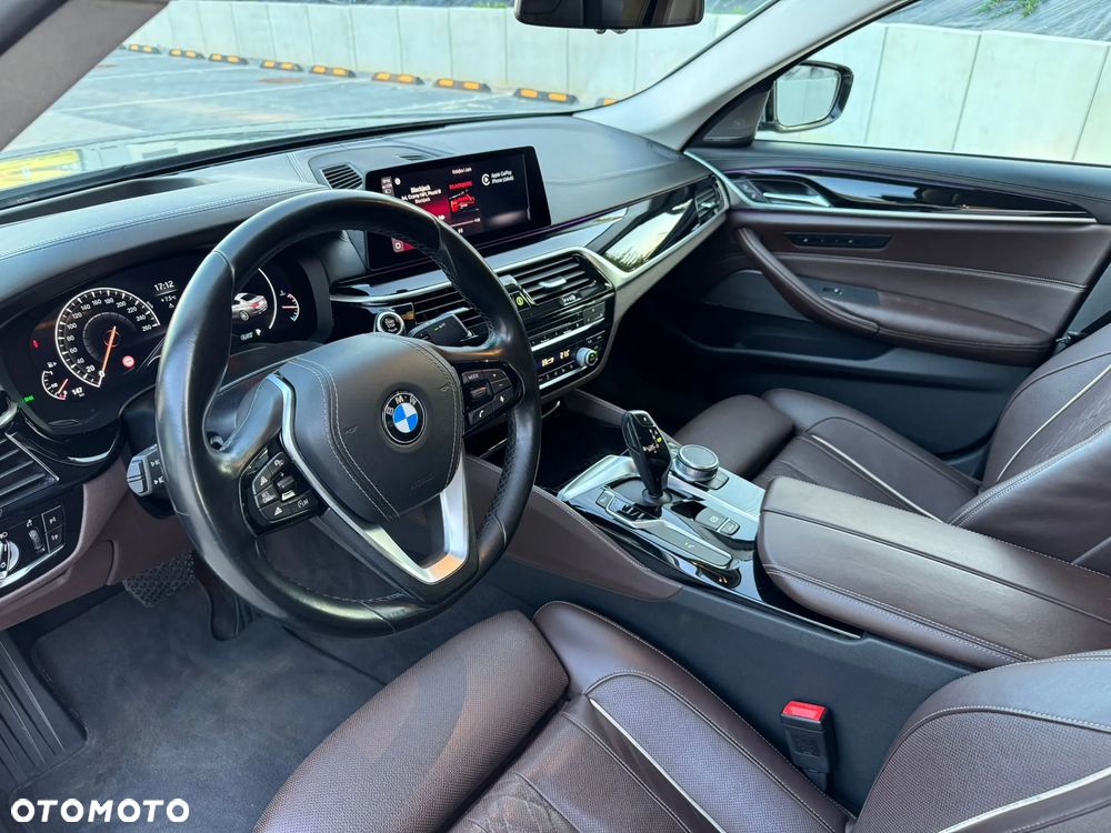 BMW Seria 5 530i xDrive Luxury Line sport - 9