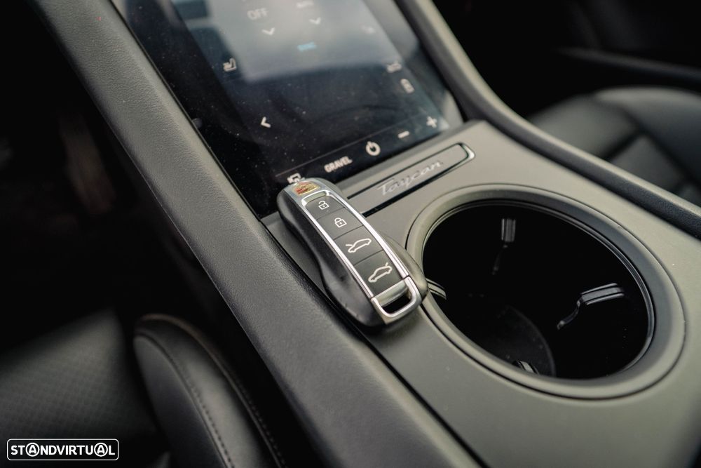 Porsche Taycan Cross Turismo 4 - 9